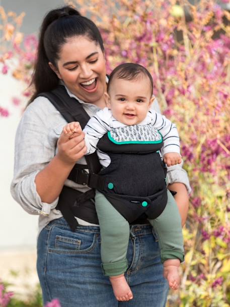 Porta-bebé com babete lavável Flip, 4 em 1, da INFANTINO preto 