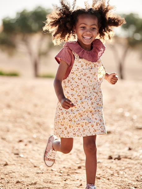 Vestido estilo jardineiras às flores, folhos nas alças cinzento-pérola 