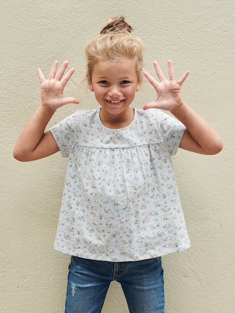 T-shirt modelo blusa às flores, para menina azul-céu+cru 