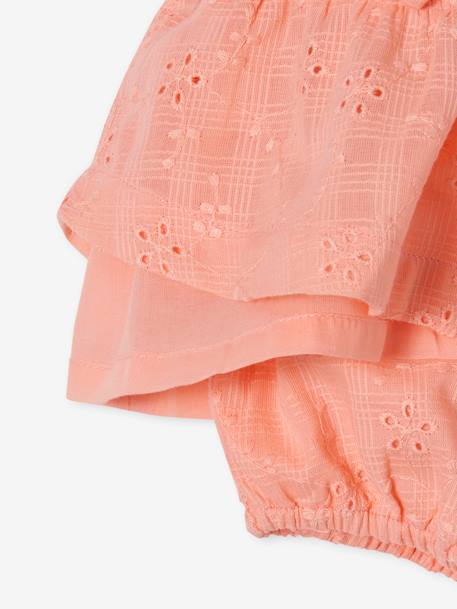 Conjunto em bordado inglês para bebé com vestido, calções bloomer e fita coral 