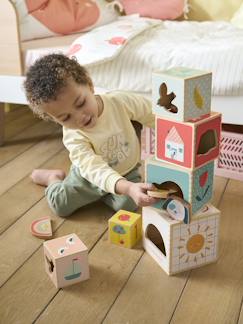 Torre de cubos com formas para encaixar, em madeira FSC®