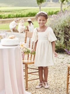 -Vestido de cerimónia aos favos, em tecido com relevo, para menina