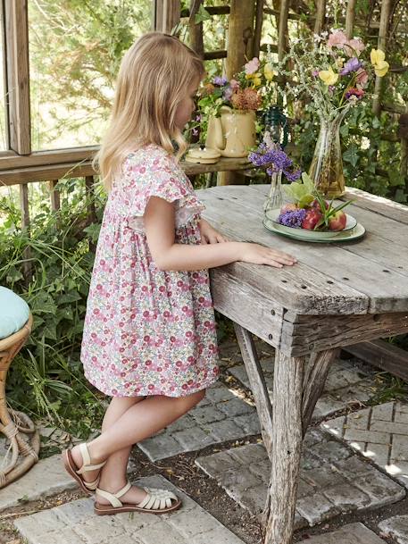 Vestido às flores, mangas borboleta com folhos, para menina rosa 