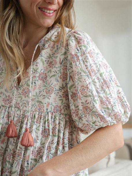 Vestido às flores, em gaze de algodão, coleção cápsula Dia da Mãe, para mulher baunilha 