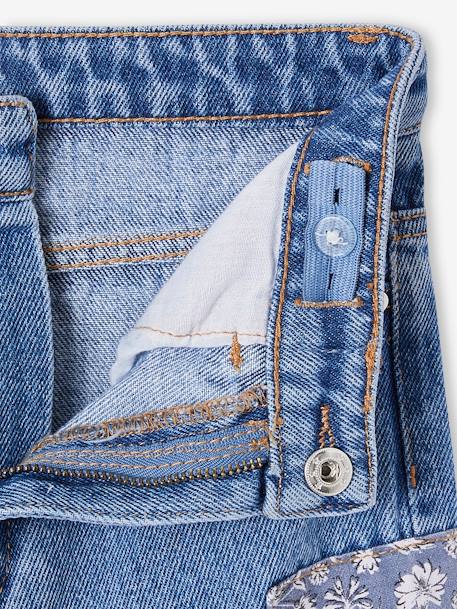 Jeans loose com emblemas às flores, para menina azul medio 