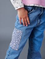 Jeans loose com emblemas às flores, para menina azul medio 